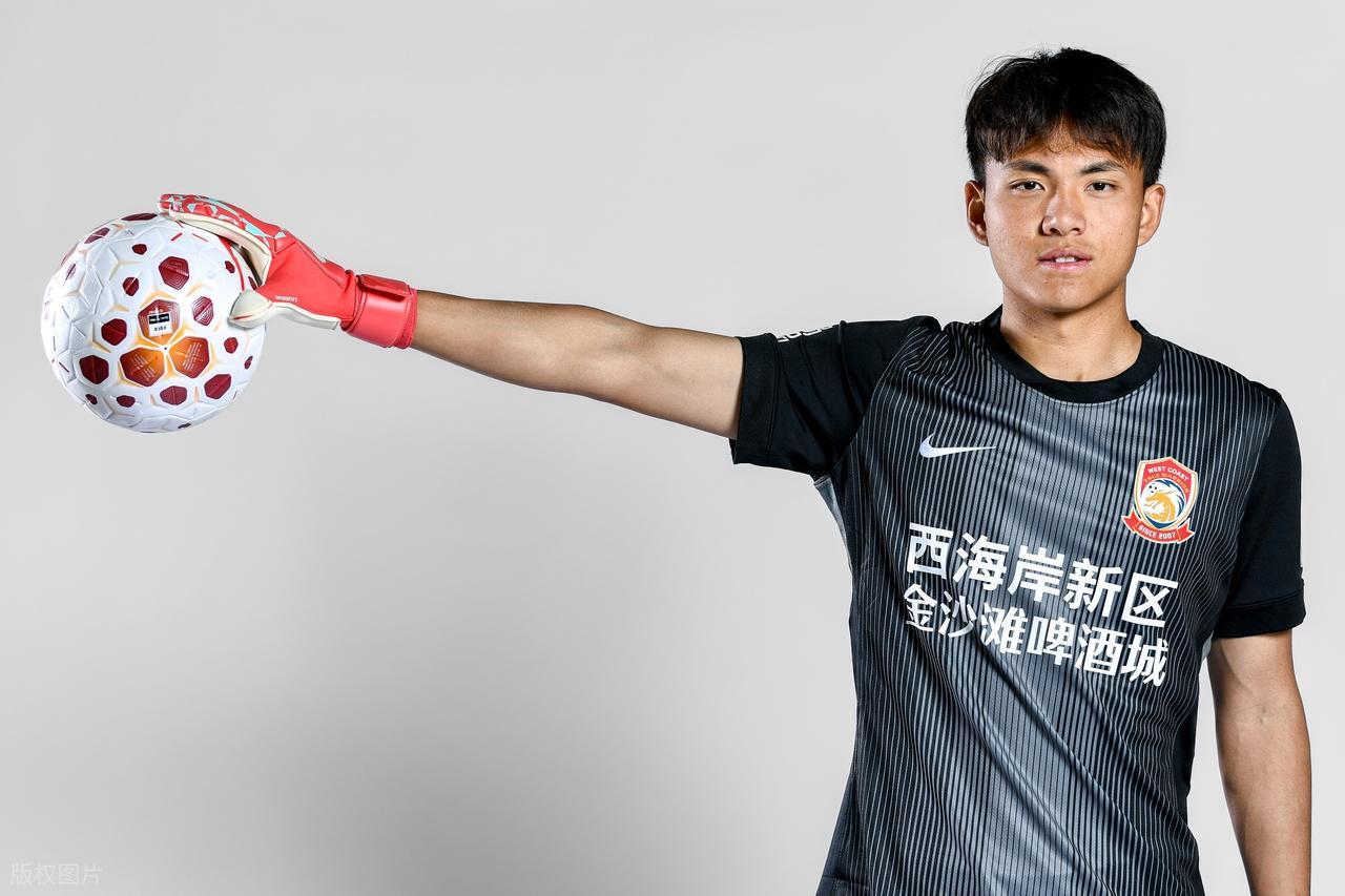 龙8国际app下载-青岛西海岸也是豪门！国足门将李昊回应为何不去豪门，获赞情商高